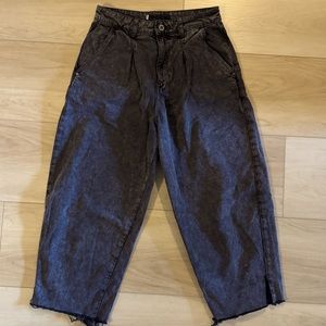 Zara Barrel Leg Jeans Cropped Black Denim 26”